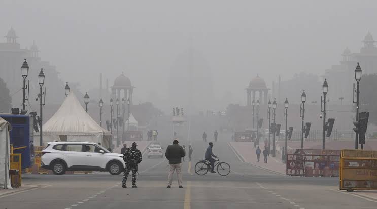 Dense Fog Disrupts Delhi-NCR: Flights Delayed, Trains Affected