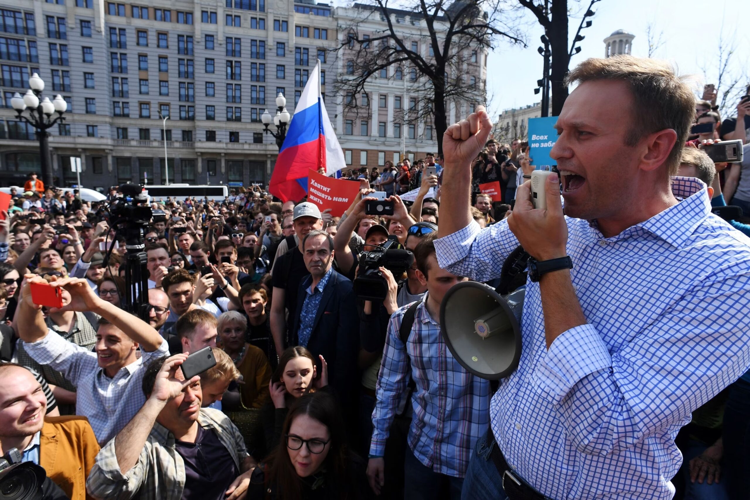 Allies Demand Release of Navalny's Body Amid Controversy